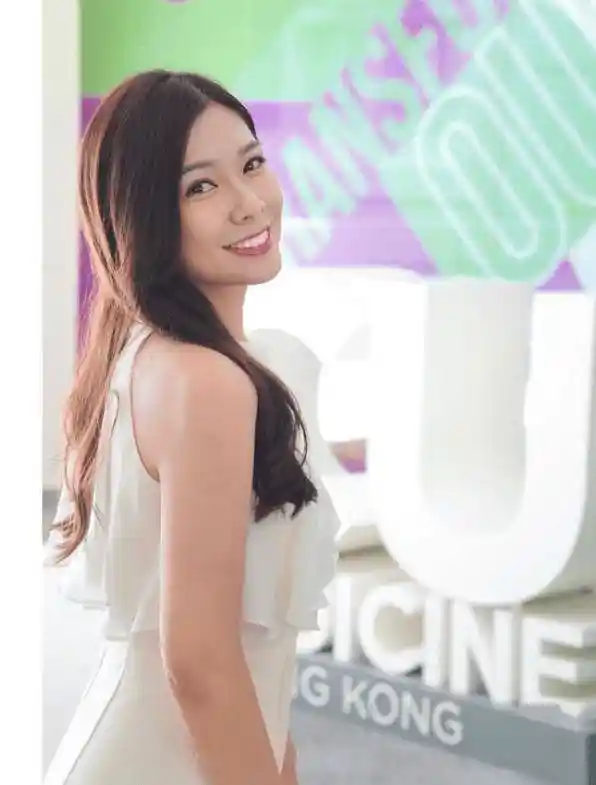 梁凯宁透视婚纱照曝光！性感身材引热议，高大未婚夫现身