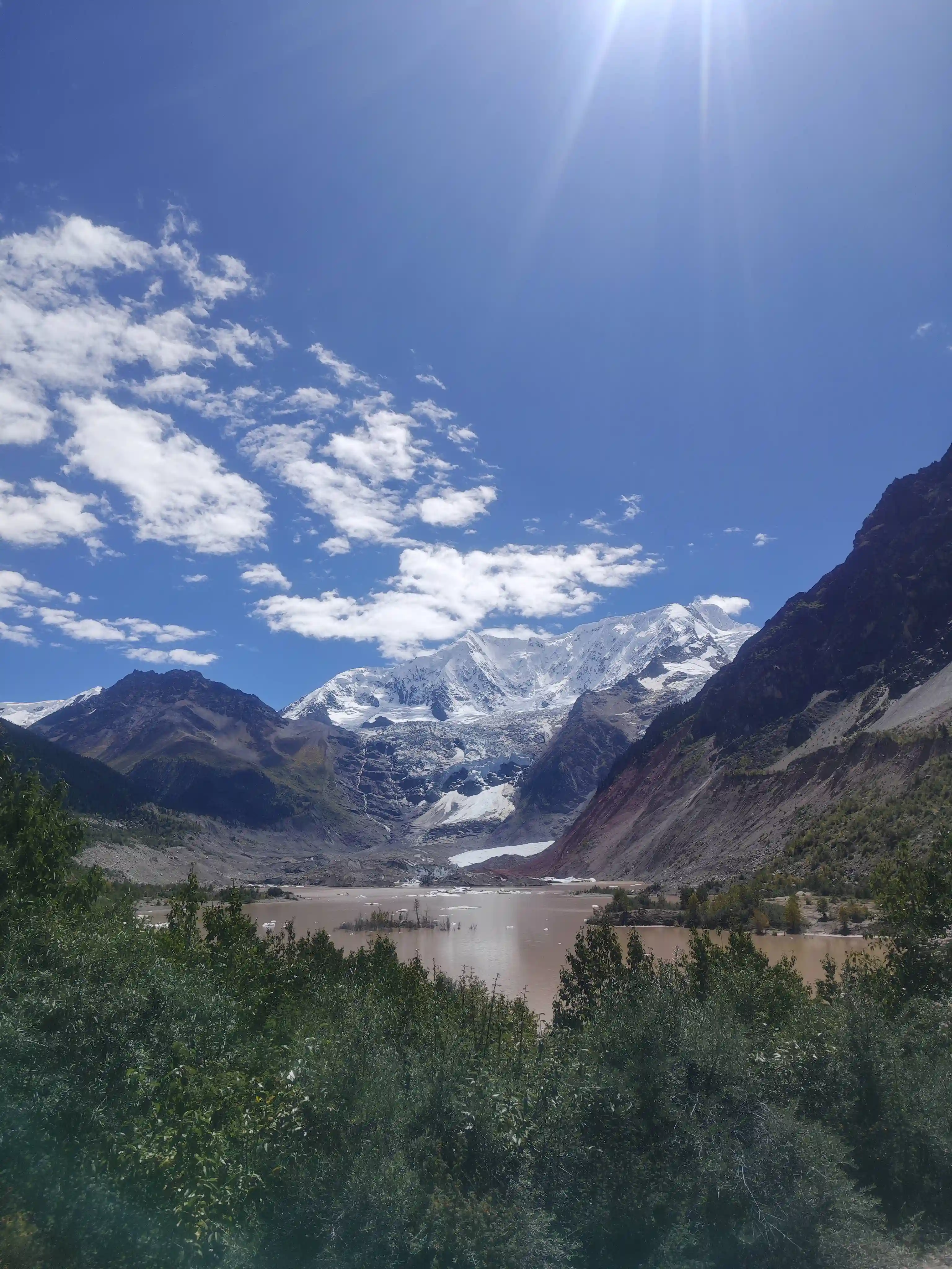 拉萨火锅秘籍：藏式风味地图曝光！布达拉宫旁排队王店与本地人私藏据点全揭秘