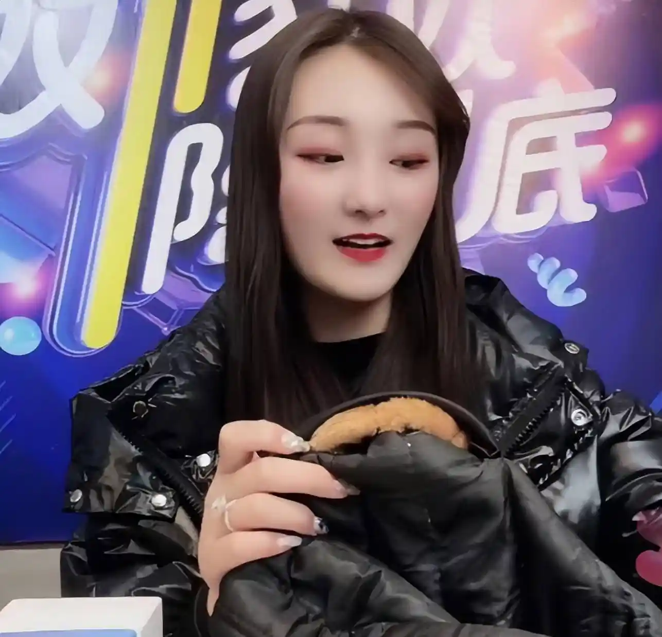 大衣哥前儿媳陈亚楠：从风波到笑谈，命运翻转引热议