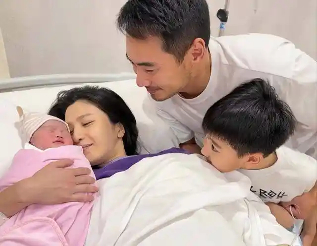 林芊妤剖腹诞女，孕期验血惊现染色体异常引关注