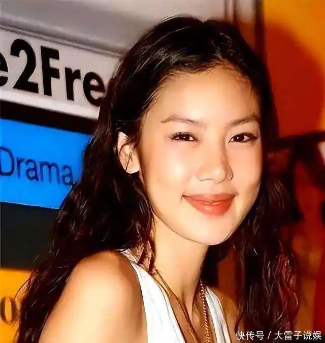 44岁独居、蜗居老破小：当年拒嫁黎明的她，如今在朋友圈晒泡面配文‘人生没有如果’