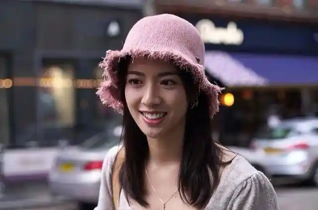 蔡思贝两年无戏可拍引关注，神秘贵人出手助她待嫁？