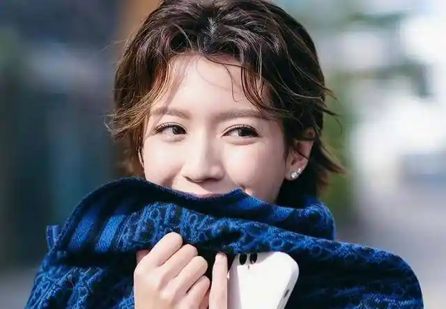 蔡思贝两年无戏可拍引关注，神秘贵人出手助她待嫁？