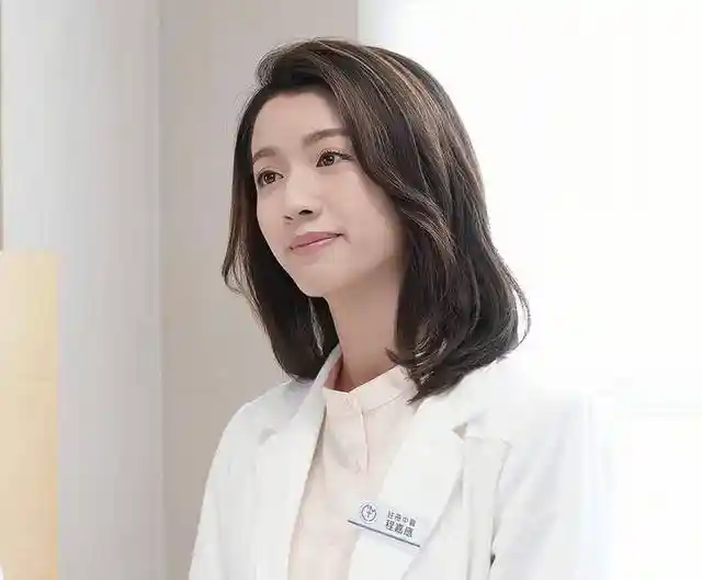 蔡思贝两年无戏可拍引关注，神秘贵人出手助她待嫁？