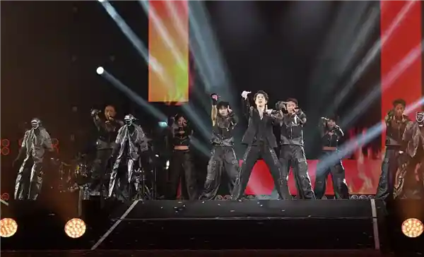 人形机器人惊艳王力宏演唱会，马斯克惊叹：太震撼！