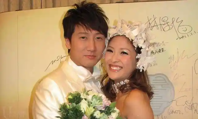 港星周家蔚洪天明夫妇举家迁深，宣布永不回港