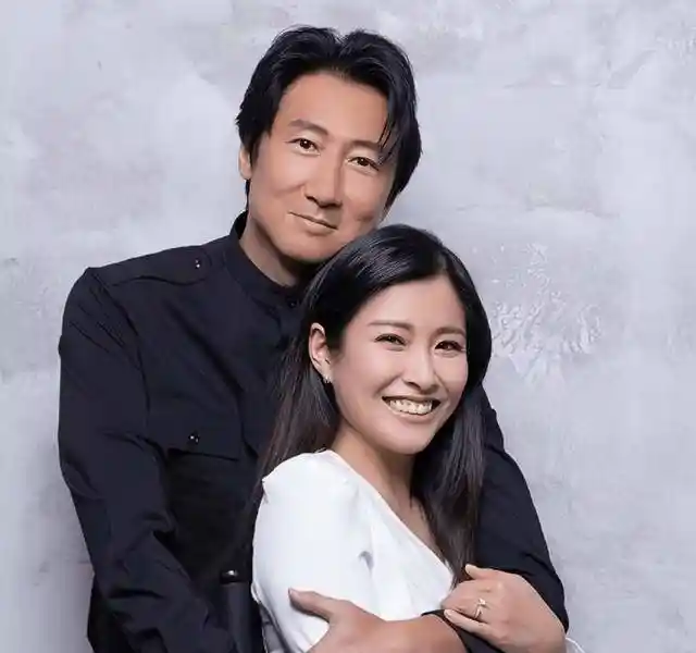 港星周家蔚洪天明夫妇举家迁深，宣布永不回港