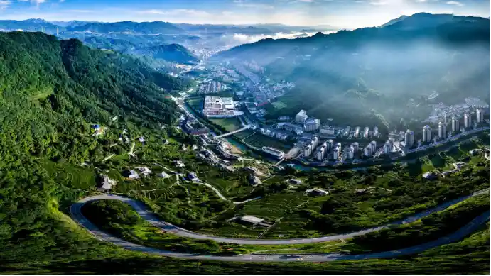 云上五峰，茶香四海——五峰土家族自治县惊艳亮相《300秒看家乡》