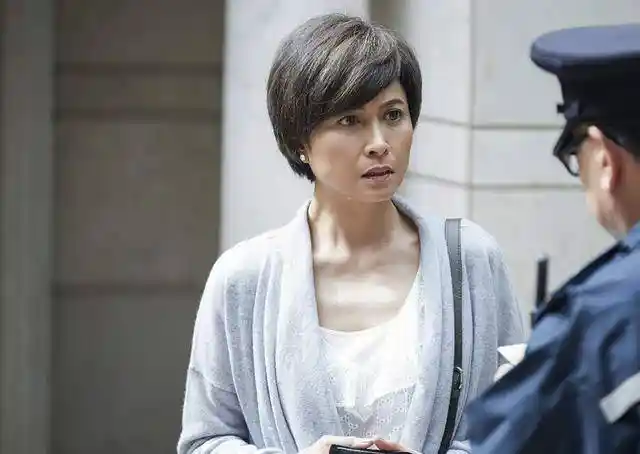 邵美琪被曝与神秘男子亲密互动，同性绯闻再起引热议