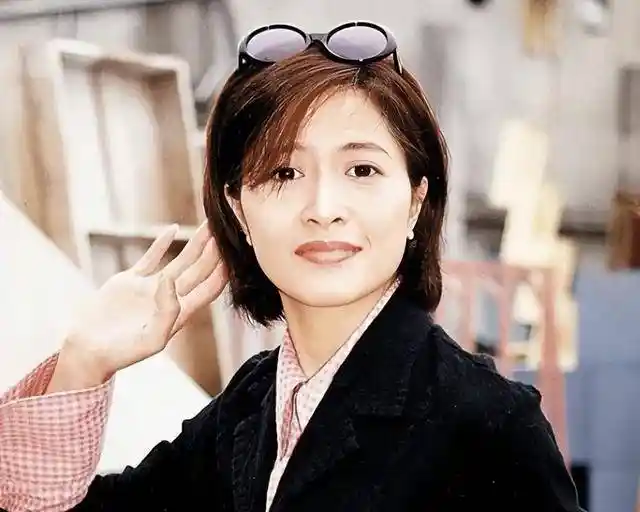 邵美琪被曝与神秘男子亲密互动,同性绯闻再起引热议