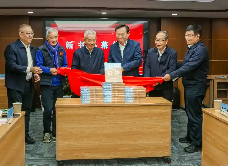 《大国治沙》首发!从沙进人退到绿进沙退,中国治沙奇迹引爆京城研讨