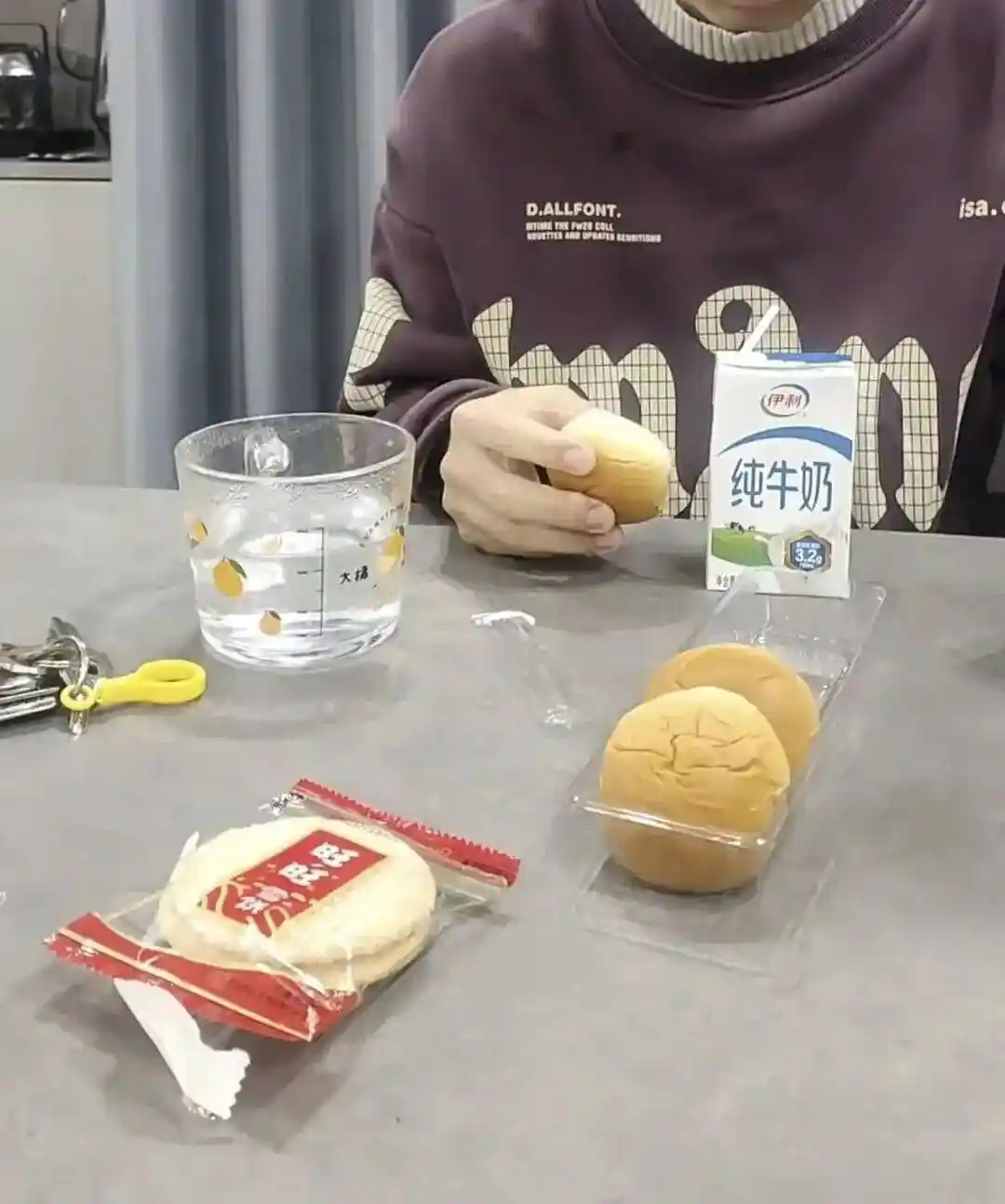 浙江妈妈硬核早餐杀疯了!烤肉+火锅+酸菜鱼+糖葫芦四连炸,高中生儿子当场笑跪:妈,这是要送我上清华还是上热搜?