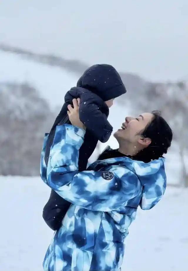 麦明诗产后闪电瘦身引爆热议！晒萌娃照坦言二胎计划已提上日程，港姐冠军的精致人生再升级