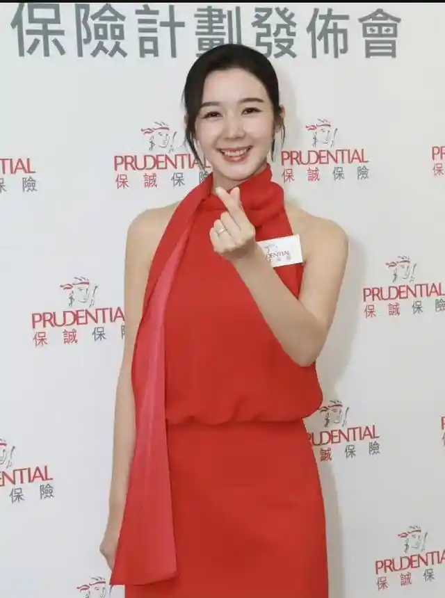 麦明诗产后闪电瘦身引爆热议!晒萌娃照坦言二胎计划已提上日程,港姐冠军的精致人生再升级