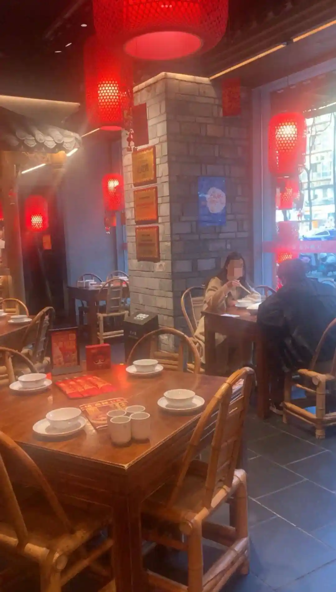 成都年夜饭预订暗战升级：谁主沉浮？