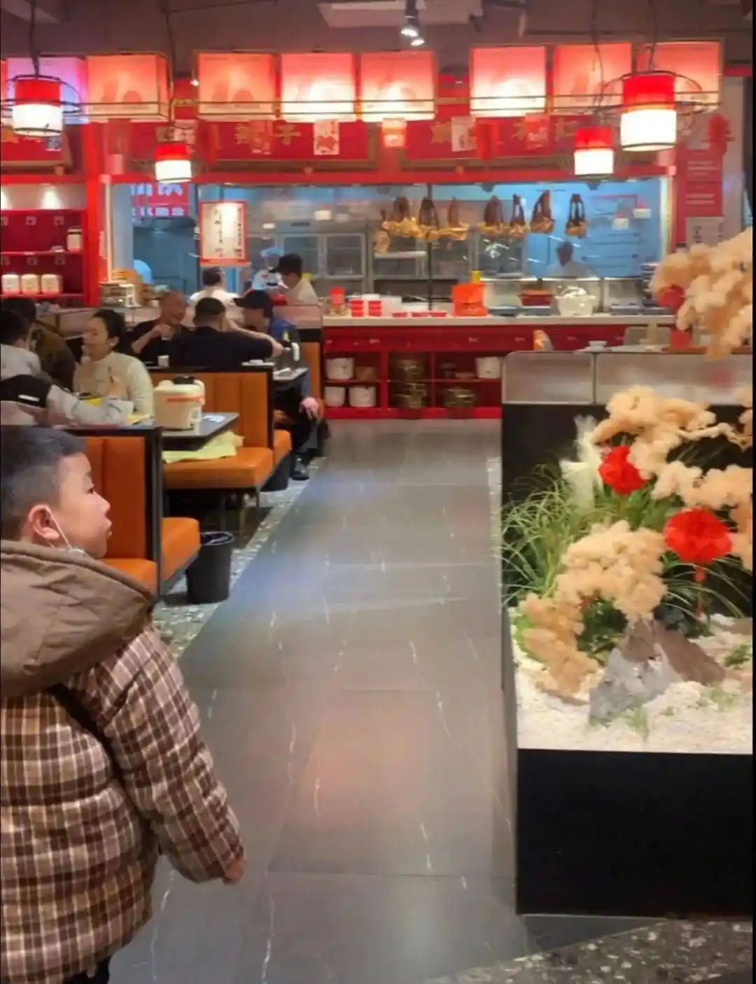 成都年夜饭预订暗战升级：谁主沉浮？