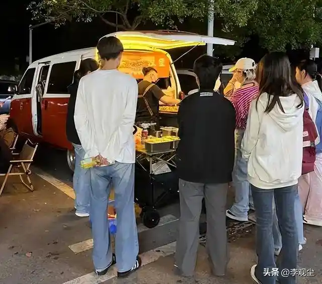 25万份/天！‘爆浆瀑布’糯米糍杀疯全网，店主日入过万却连夜删掉所有社交账号