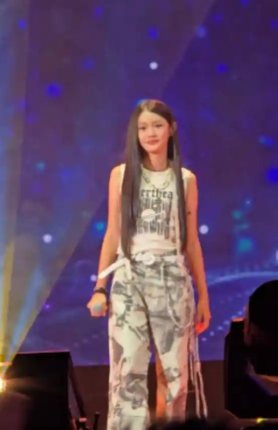 罗嘉良带伤登台引关注，妻子近况成热议焦点