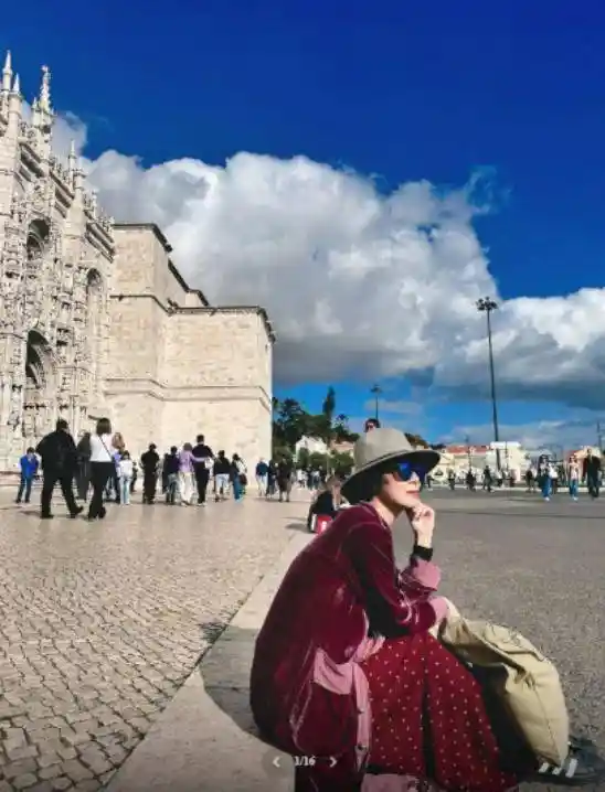 罗嘉良带伤登台引热议,妻子被曝英伦享清福?