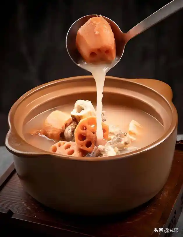 排队5小时只为一口热干面？北京湖北菜排队风暴引爆社交平台，真香警告还是流量密码？