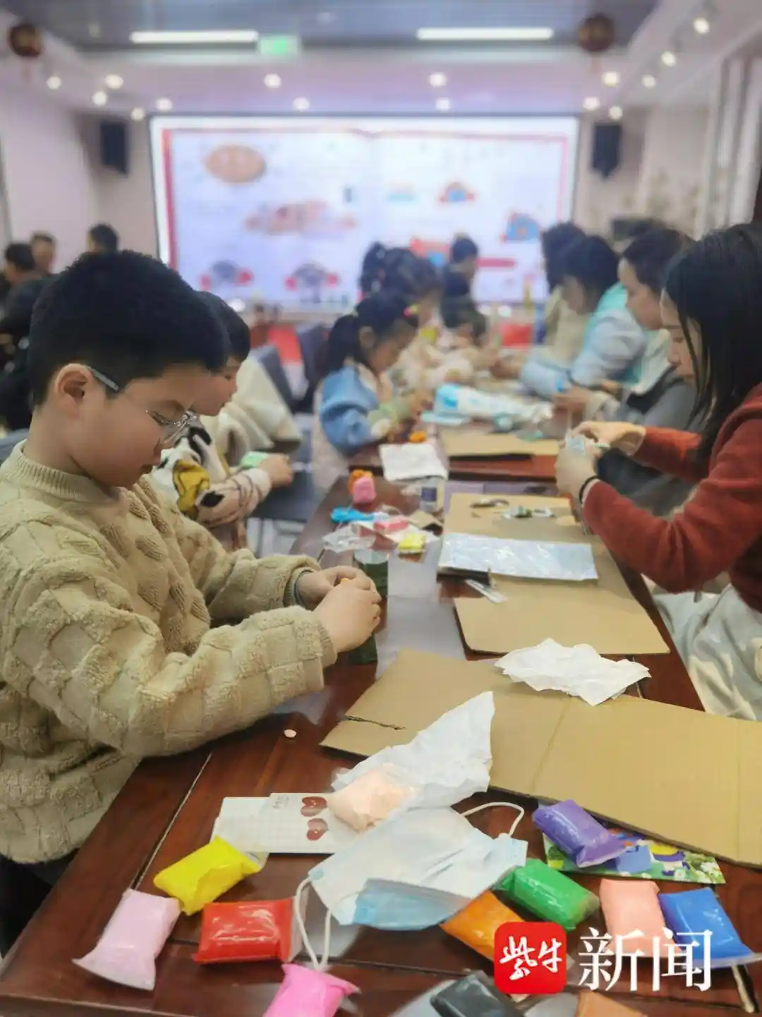 绿色跨年新时尚，分类减量正当时——镇江环卫宣传走进花山湾广场