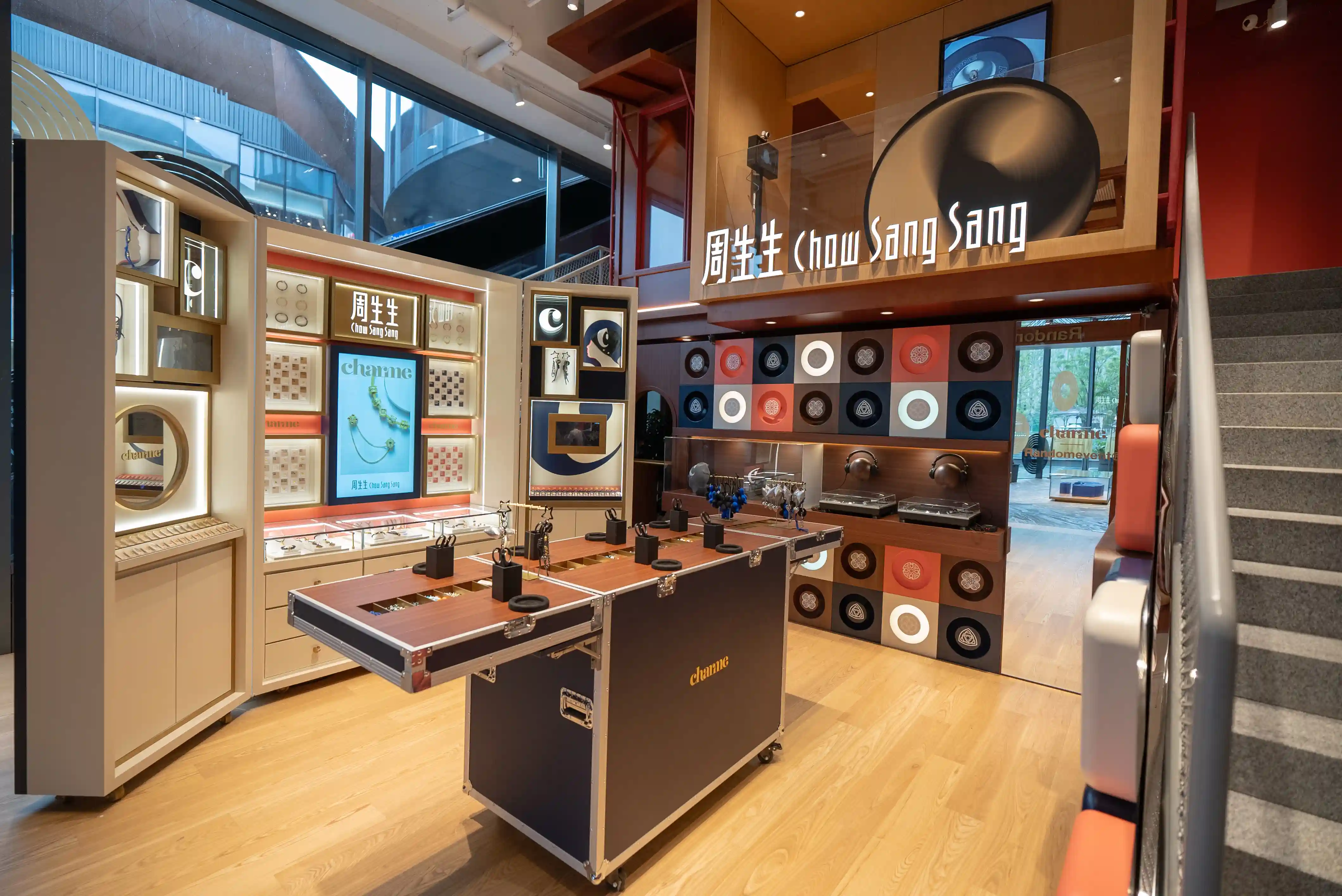 周生生周嘉颖：以长期主义书写百年传奇，用创新守护信任之光