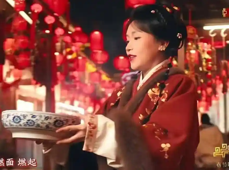 众星春晚撞脸大赏！王菲似潘虹，热巴圆润发福，蔡明演技过火引热议