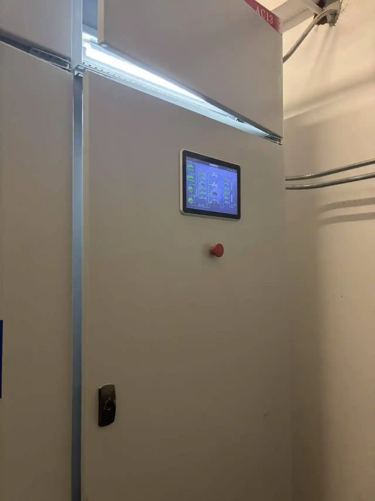 绿色照明焕新颜，校园节能风尚起