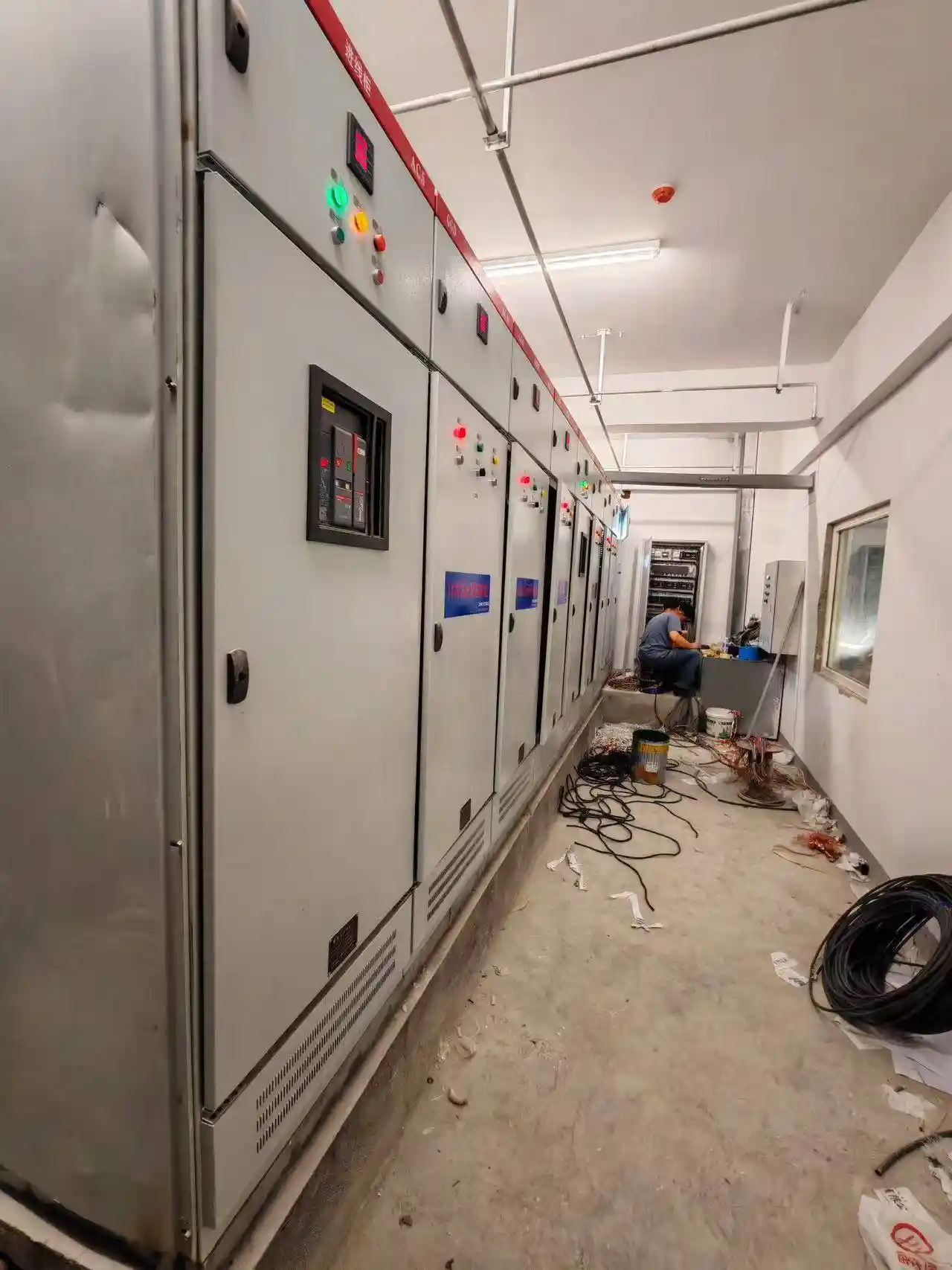 绿色照明焕新颜，校园节能风尚起