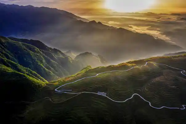 梵净江口惊艳亮相《300秒看家乡》：养心天堂引关注