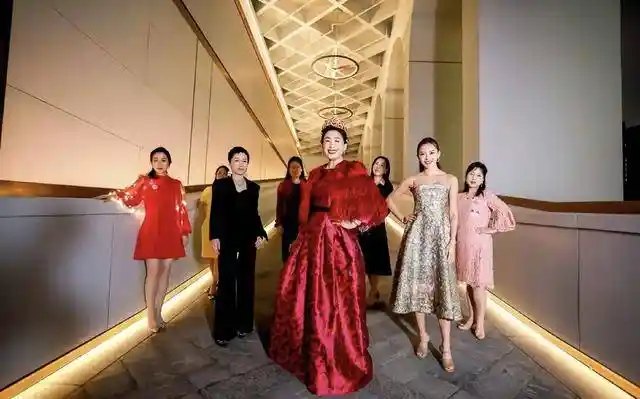 张利华婚内出轨引争议,年入500万卖保险背后竟藏整容秘密