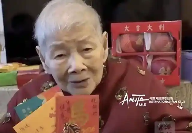 梅母百岁近照曝光：白发苍苍仍享25万月费，儿子深情守护