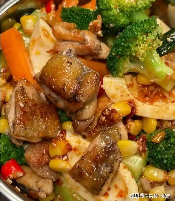 爆火全网！东北三宝肉宴空降小姐姐的花店，首顿中餐引爆社交平台！