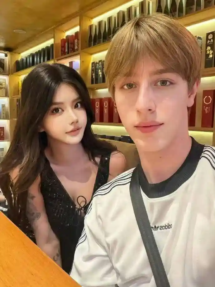 网红韩安冉曝外籍男友出轨，100万损失引热议