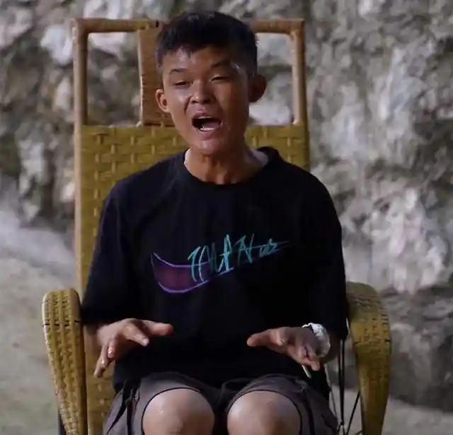 小马云范小勇出狱首露面,表哥带其K歌嗨翻全场