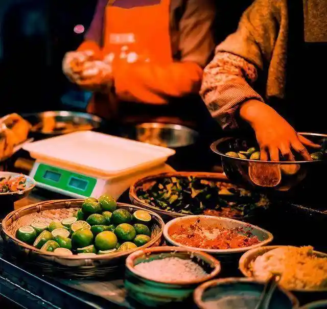 东北硬菜爆出圈！北方人爱不释手，南方人却直呼难以下咽？