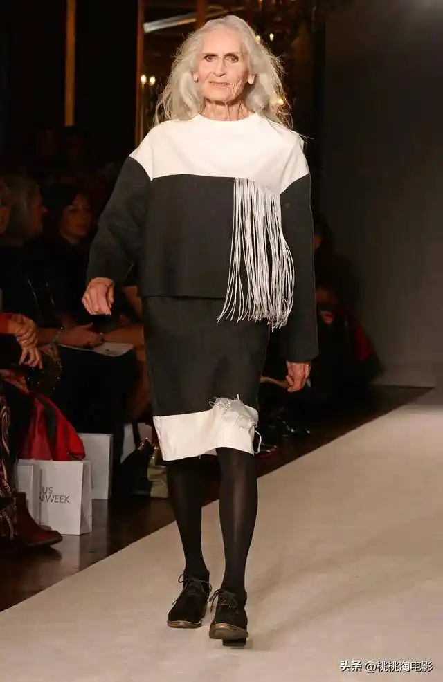 传奇谢幕！97岁冻龄超模达芙妮·塞尔夫辞世：70岁逆龄杀回T台，用一生定义美与力量