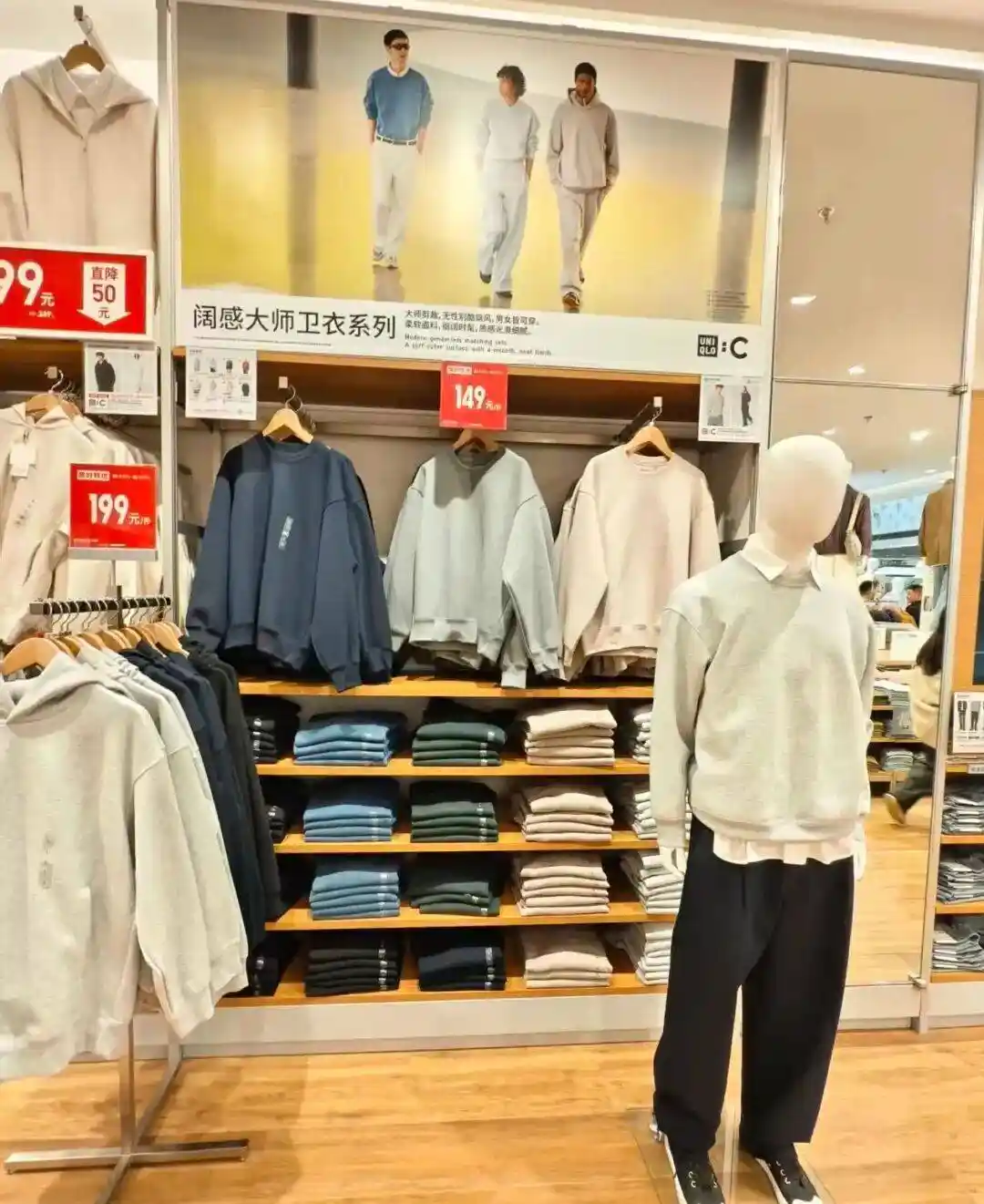 00后男生悄然闯入优衣库女装区,背后真相令人意外