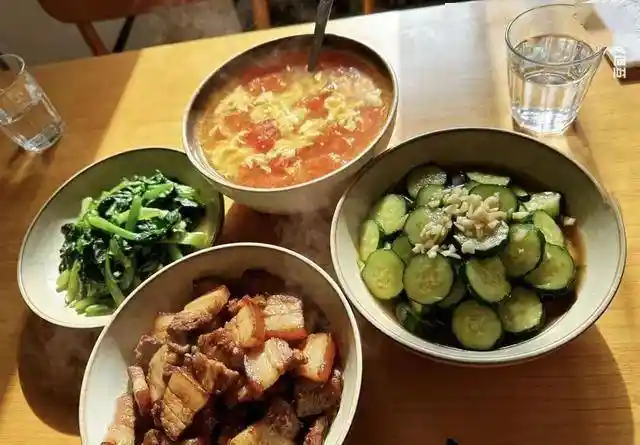 一碗米饭的温度：四川一家人晚餐背后的感动真相