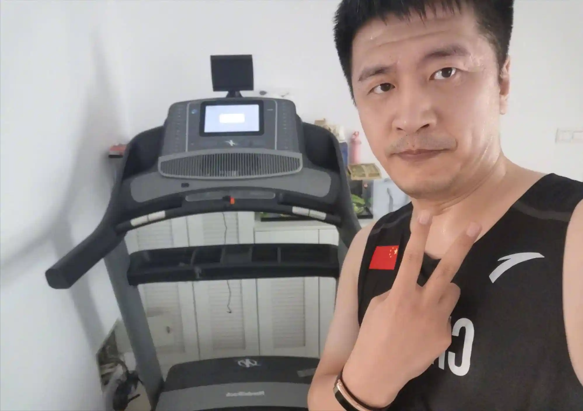 张雪峰前妻身份曝光，离婚六年仍低调，女儿名字引关注