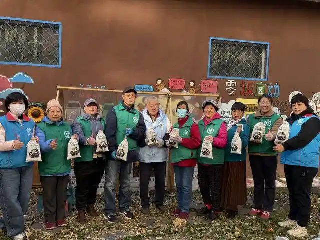 厨余垃圾重生记：社区堆肥催生黑金土，绿色循环零断档