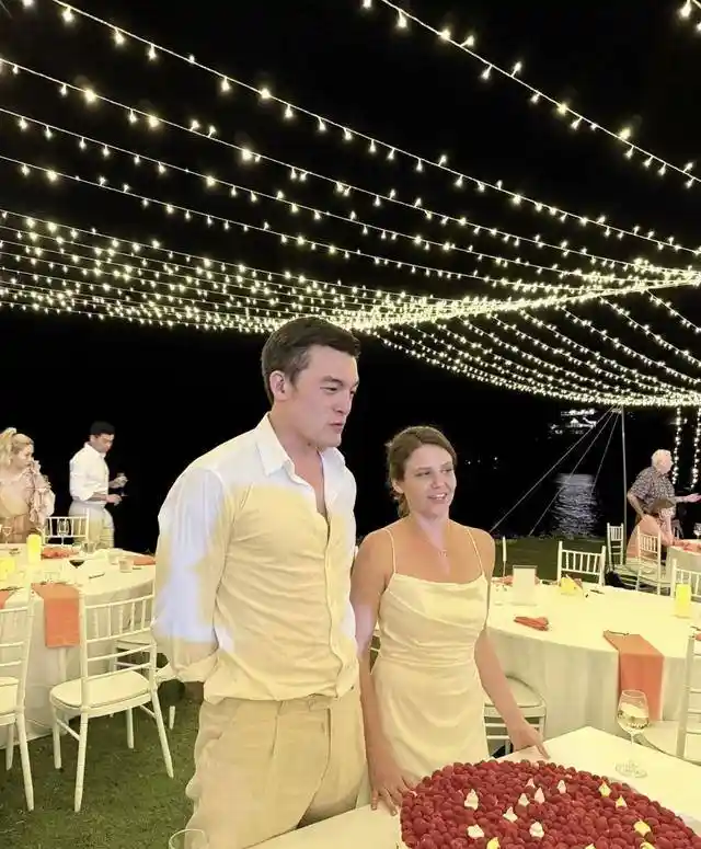 前亚姐冠军混血弟弟大婚！疑似撞脸陈冠希引热议