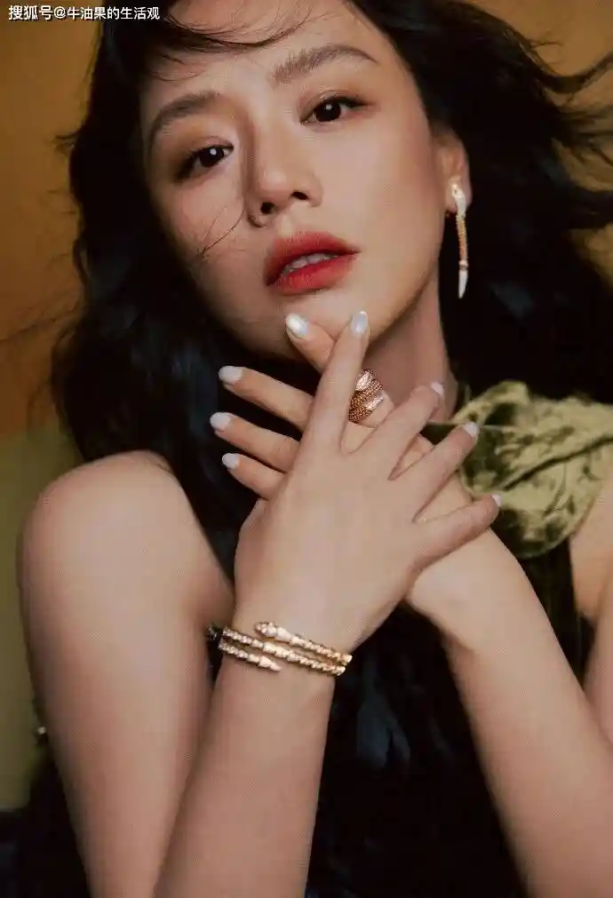 马思纯张哲轩分手引爆热搜：恋爱脑背后藏着什么？