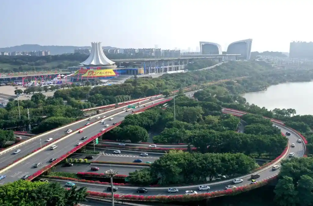 四季常春城，四月天里全年绽放