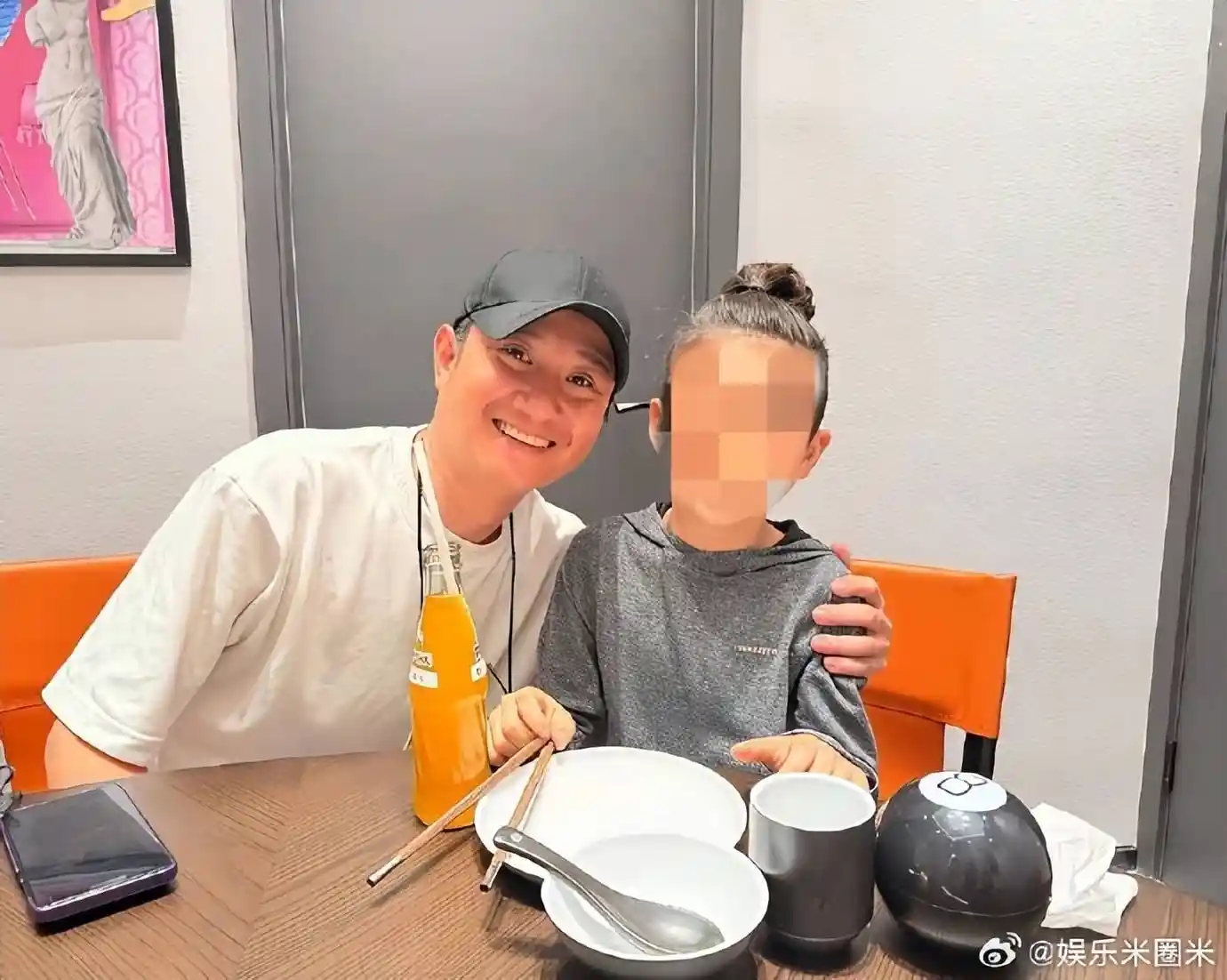 文章饭店爆红，全家齐亮相，前妻马伊琍现身引热议