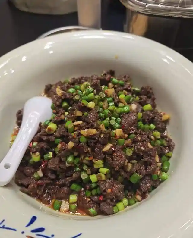 湖南新化20年老店土菜惊艳来袭，这道扎菜汤汁鲜到掉眉！