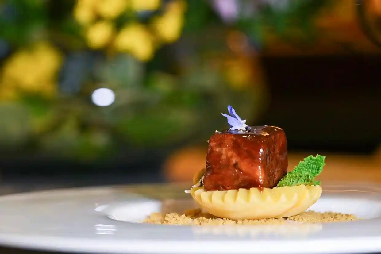 米其林新星引爆沪苏浙，北京食客狂奔中国大饭店吃花记