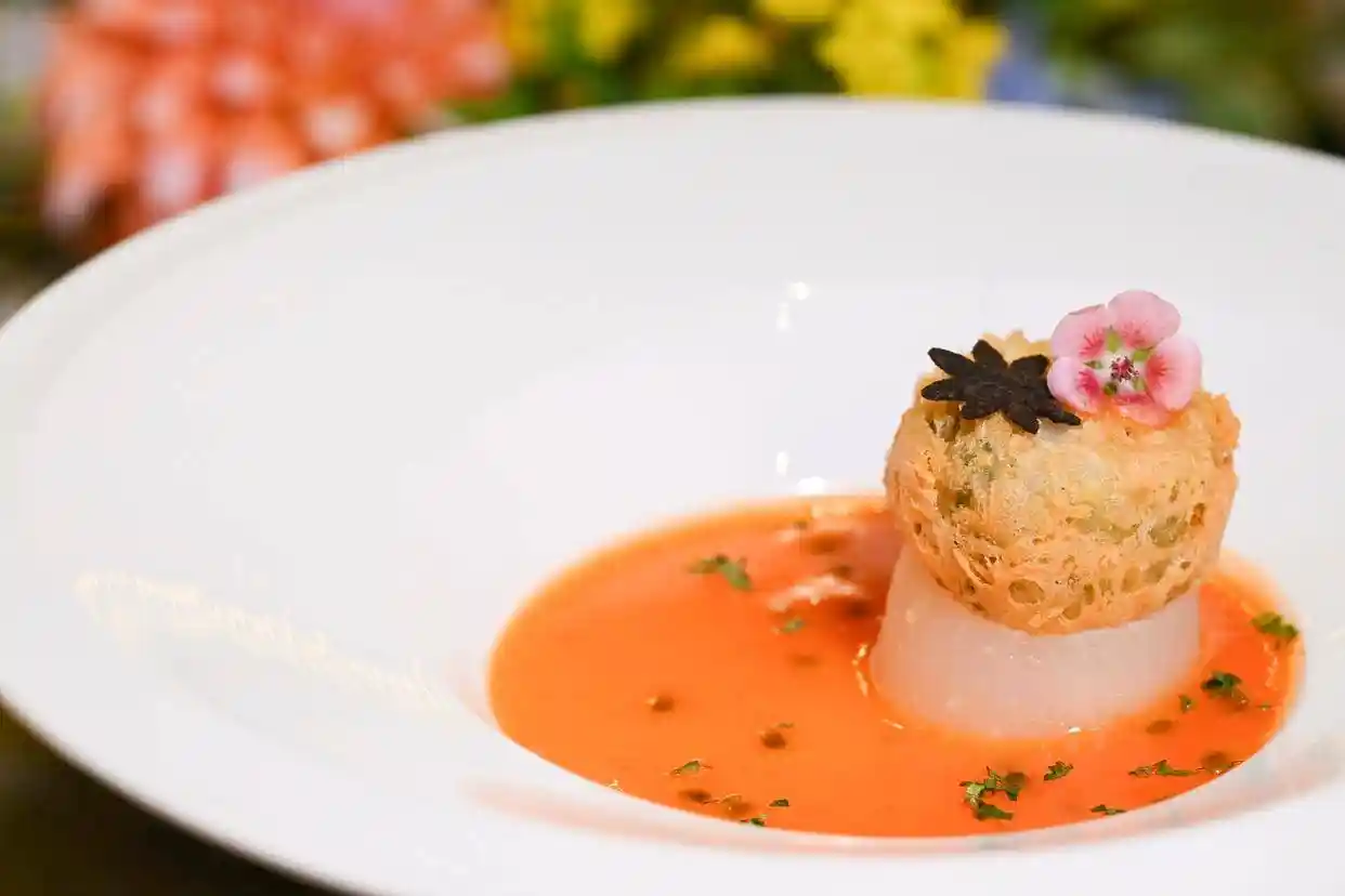 米其林新星引爆沪苏浙，北京食客狂奔中国大饭店吃花记