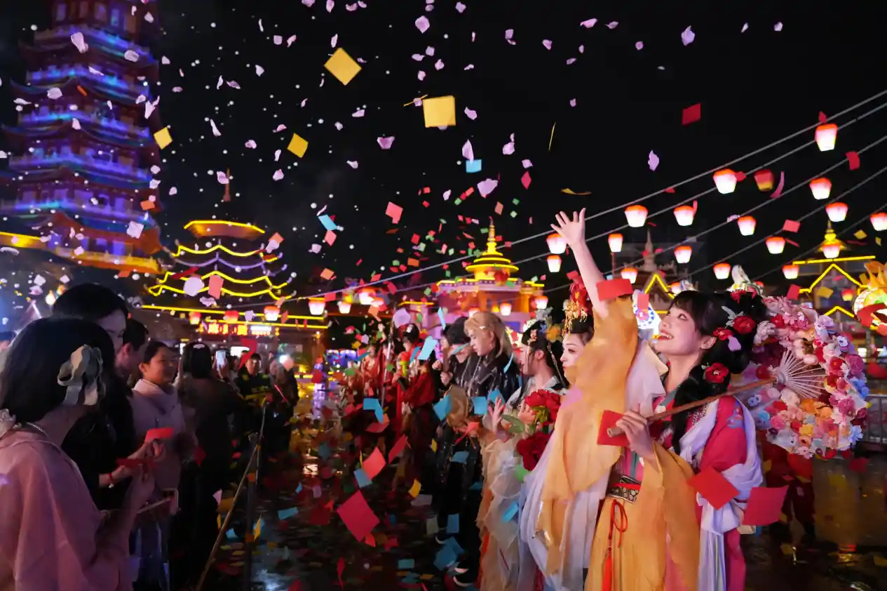 芜湖方特18周年庆圆满落幕，五一华裳盛典引爆文旅新热潮