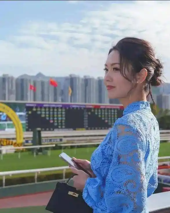 陈庭欣分手十亿男友,旧爱翟威廉现身,自曝多段情史引热议